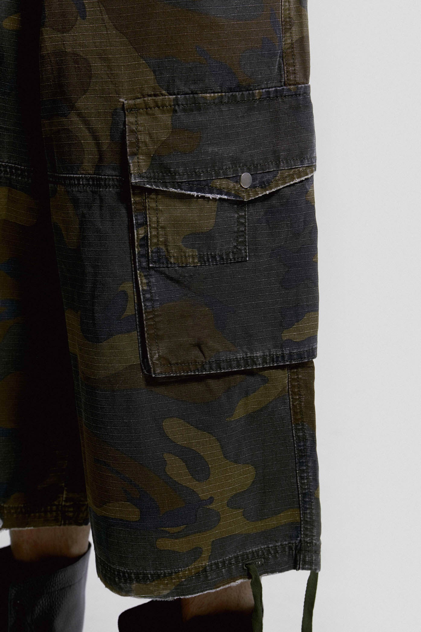 Guerilla Camo Baggy Shorts - Image 17